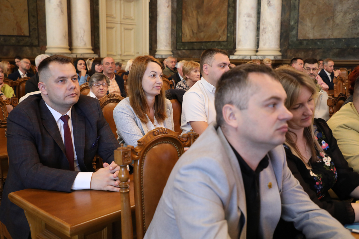 Фото з урочистої академії