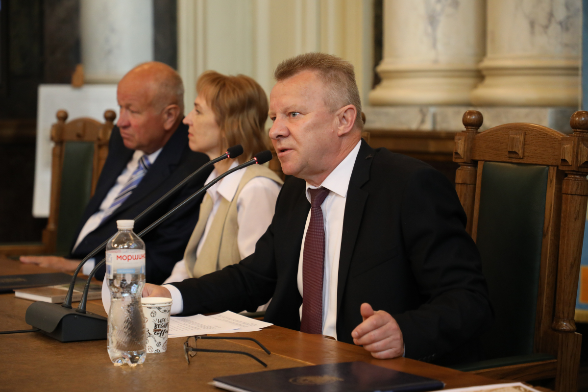 Фото з урочистої академії