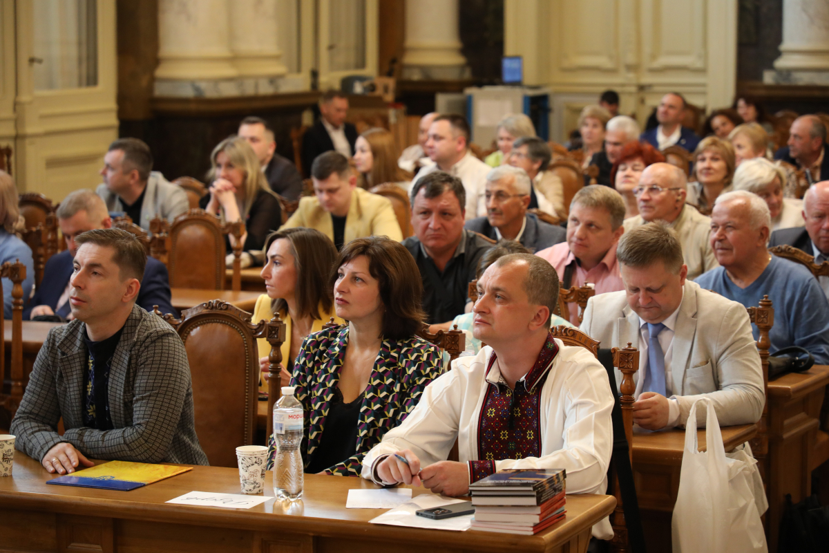 Фото з урочистої академії