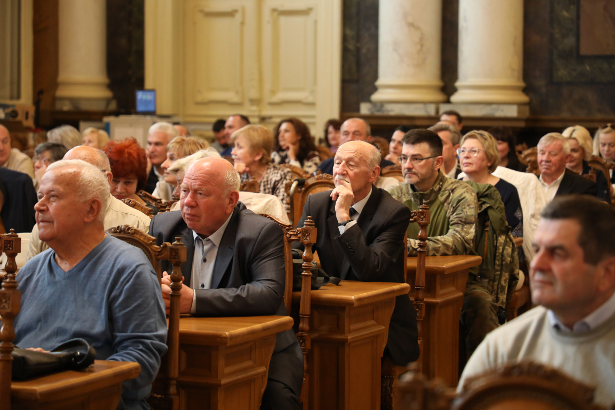 Фото з урочистої академії