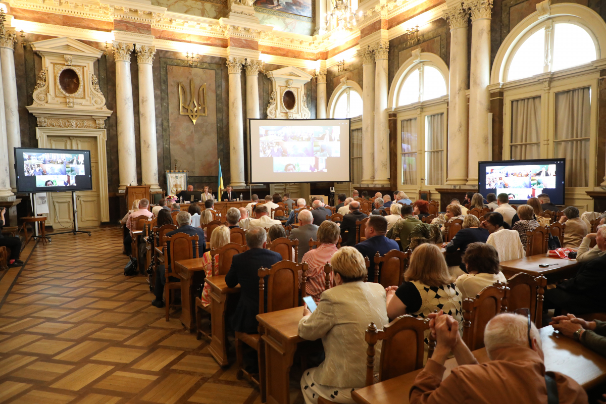 Фото з урочистої академії