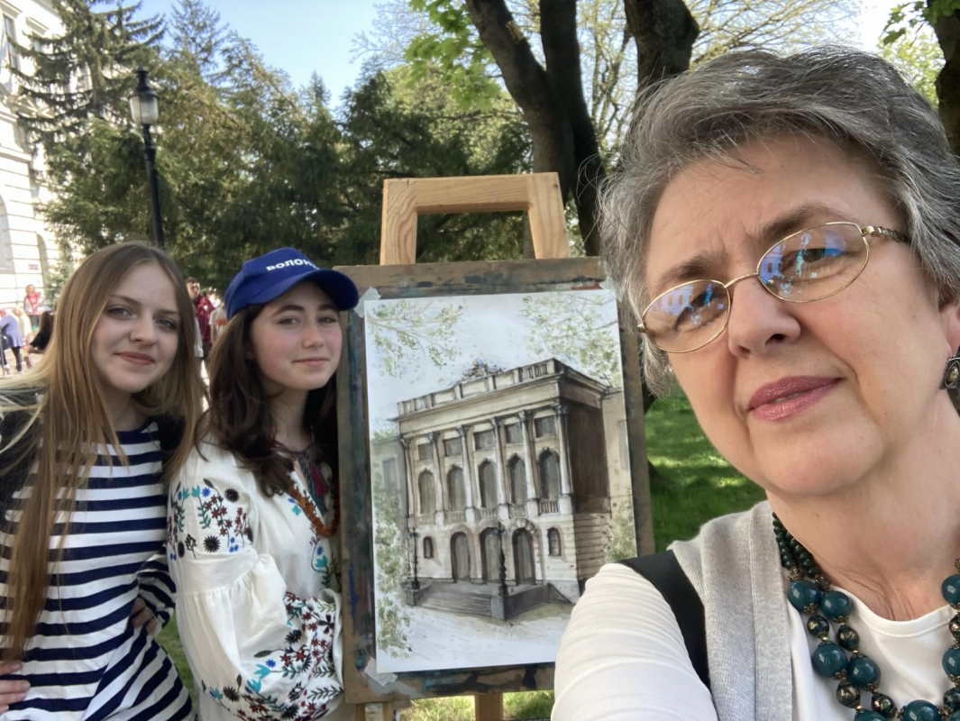 Фото із заходу