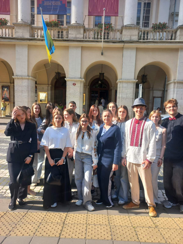 Фото з відвідин театру