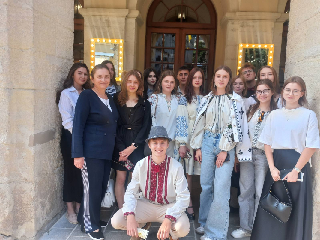 Фото з відвідин театру