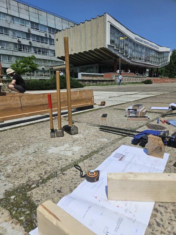 Фото зі зведення споруди