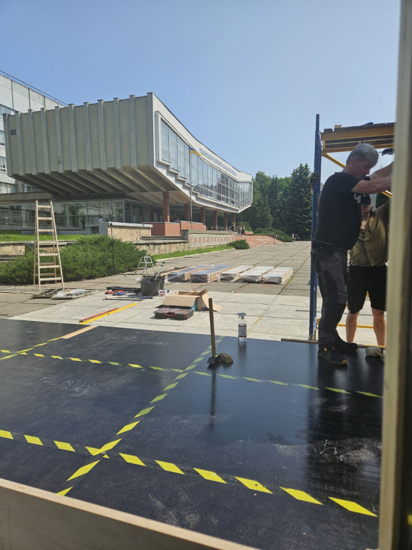 Фото зі зведення споруди