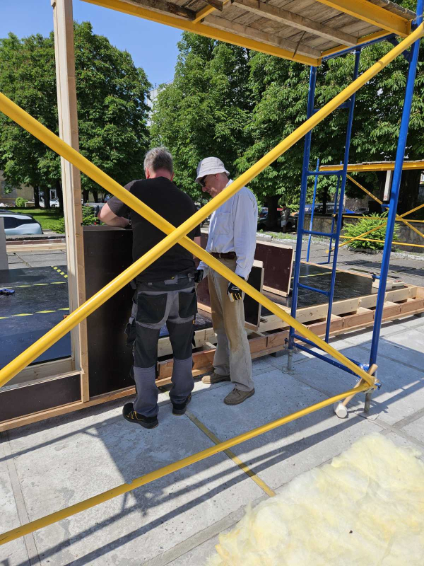 Фото зі зведення споруди