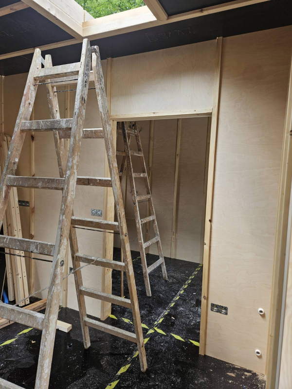 Фото зі зведення споруди