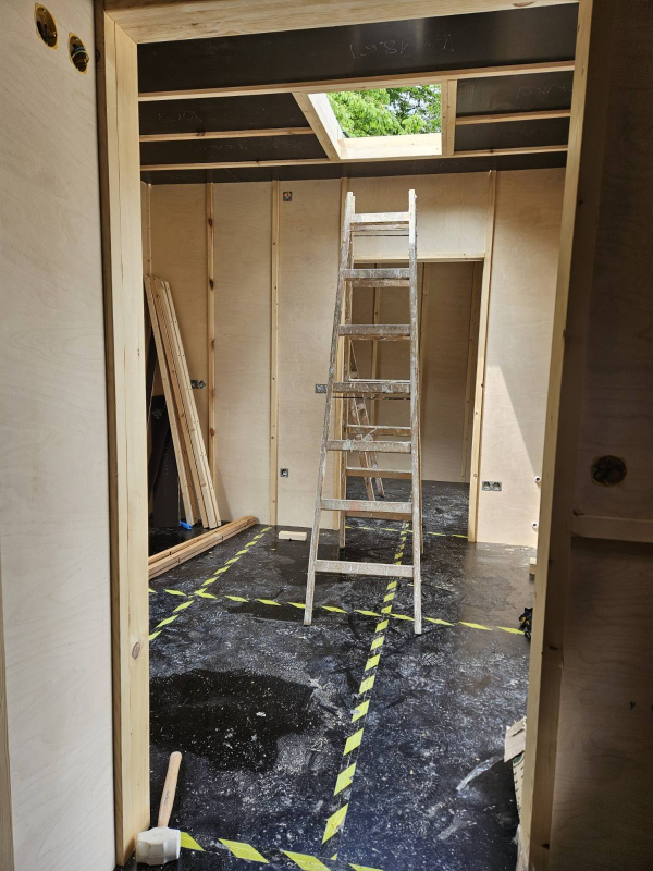 Фото зі зведення споруди