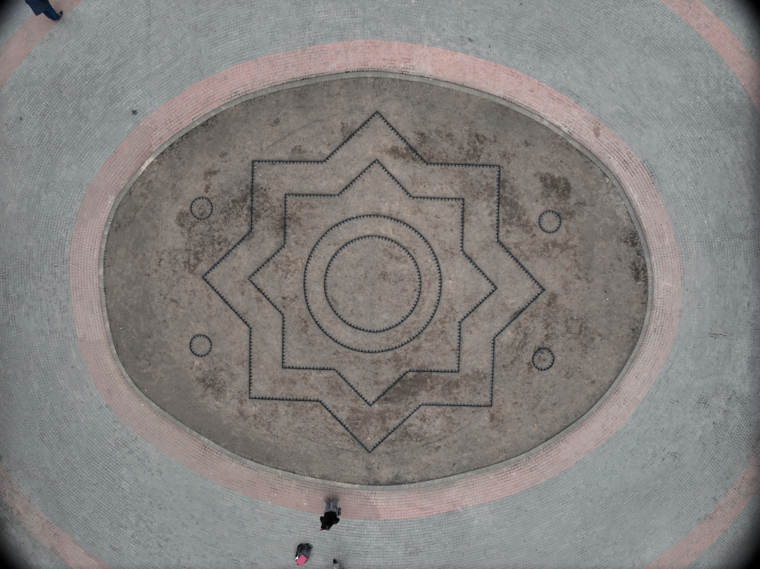 Історичний партер перед головним корпусом Львівської політехніки