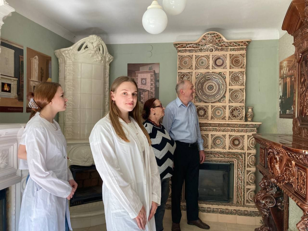 Фото із заходу