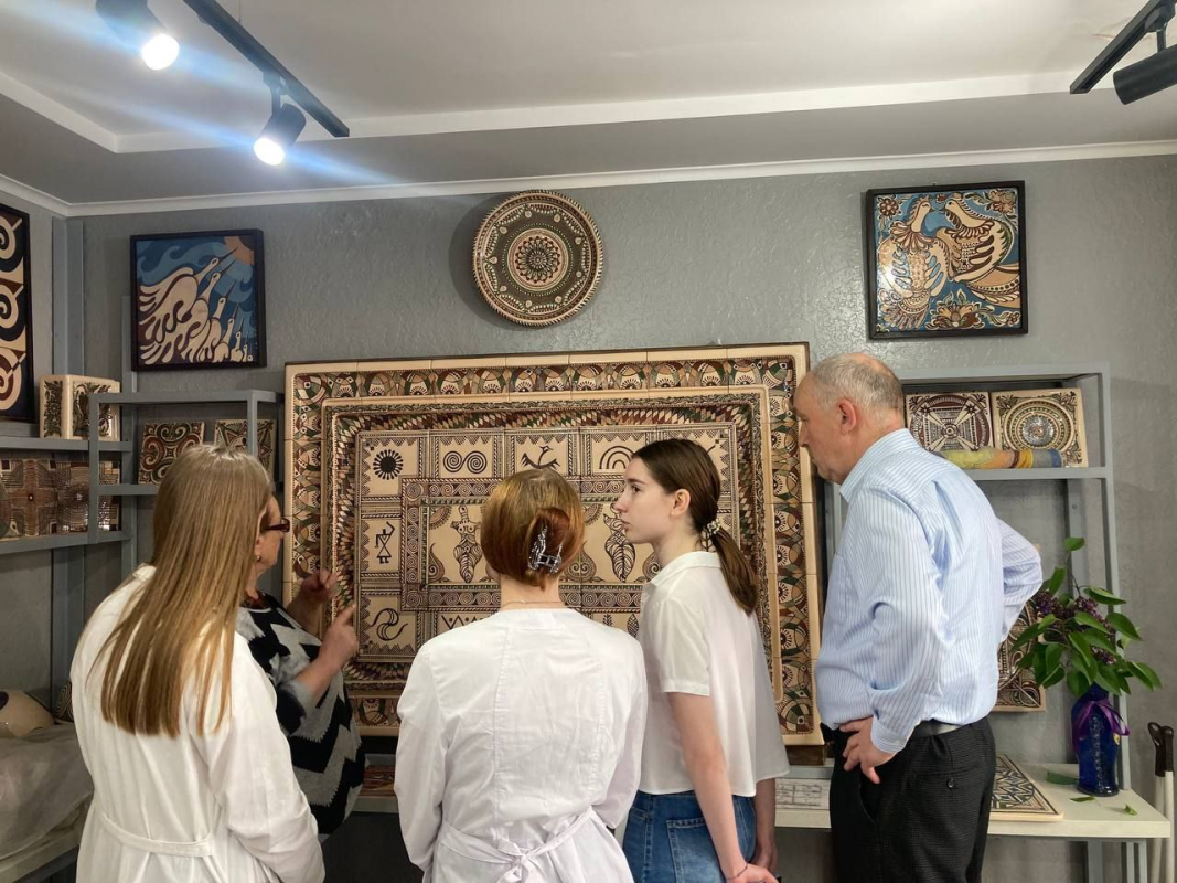 Фото із заходу