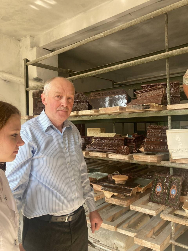 Фото із заходу