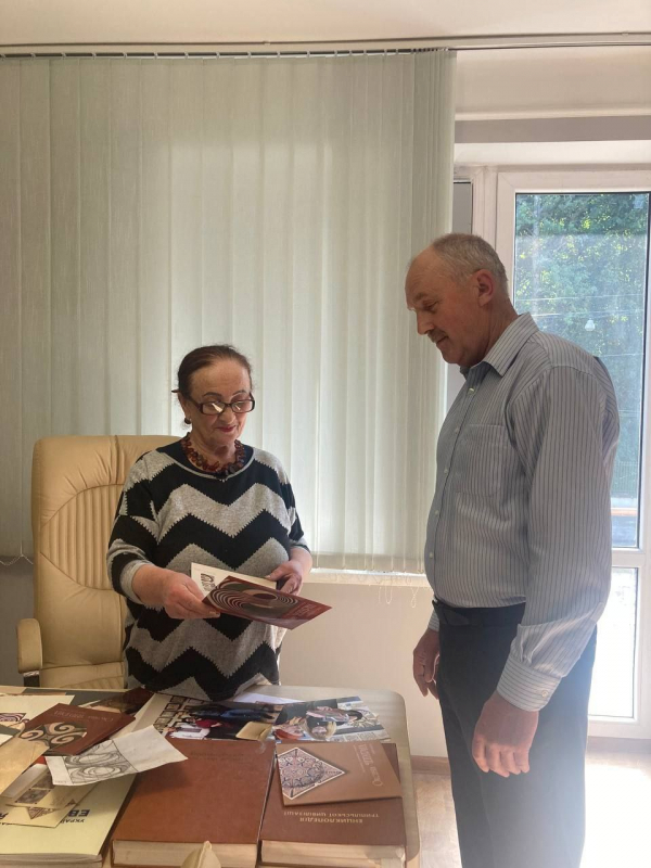 Фото із заходу