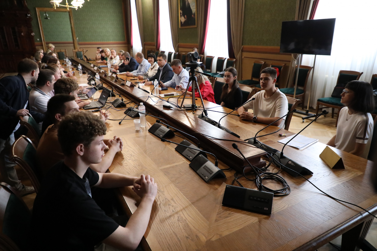 Фото із круглого столу