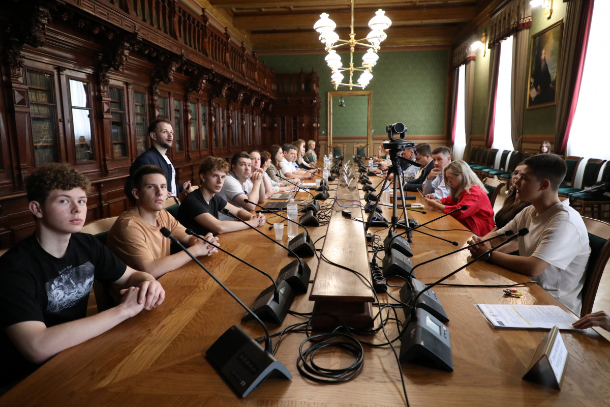 Фото із круглого столу