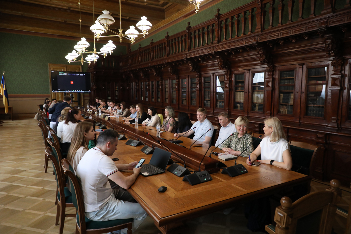 Фото із круглого столу