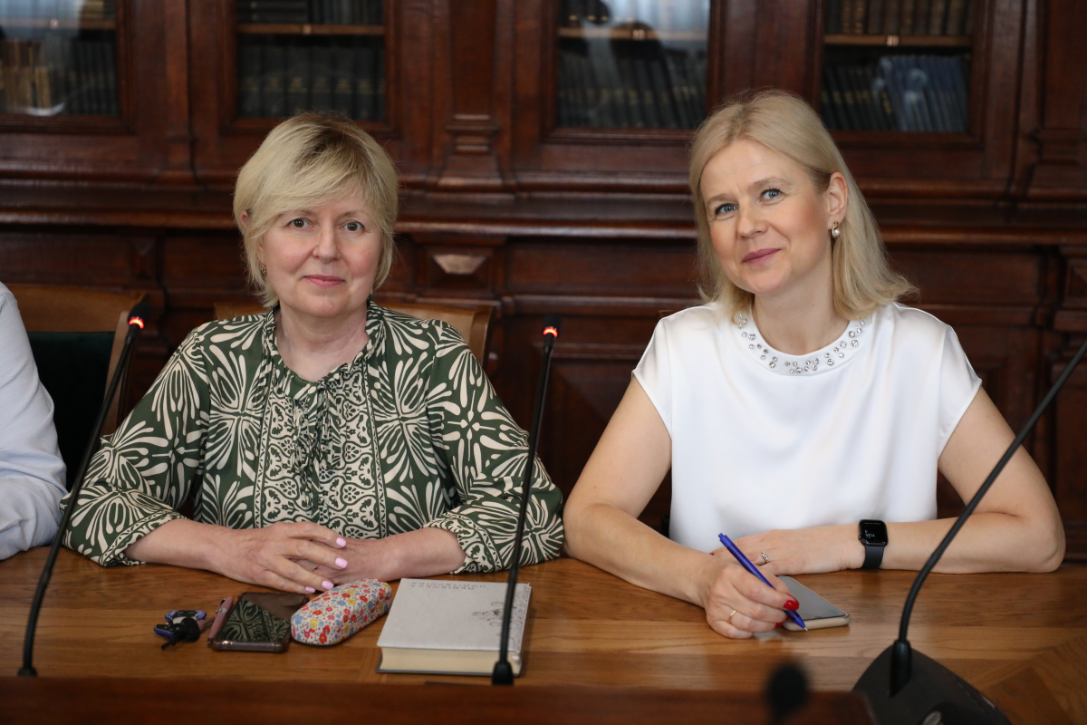 Фото із круглого столу