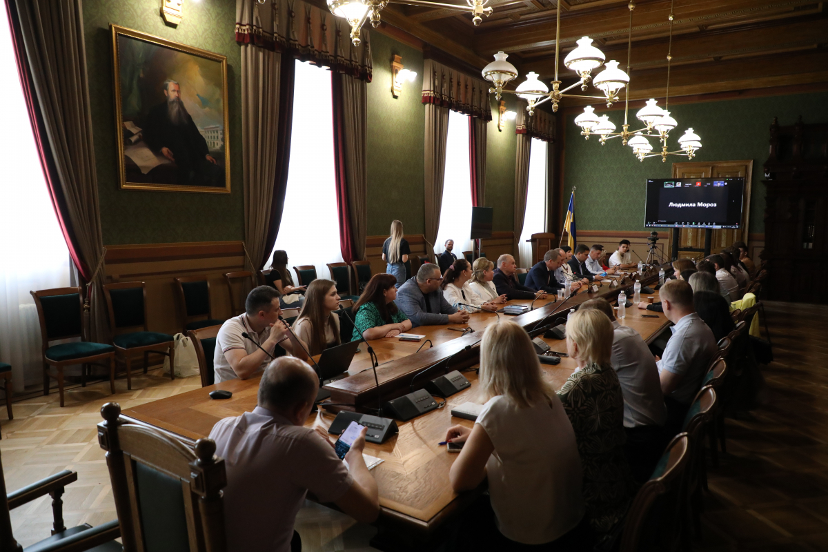 Фото із круглого столу