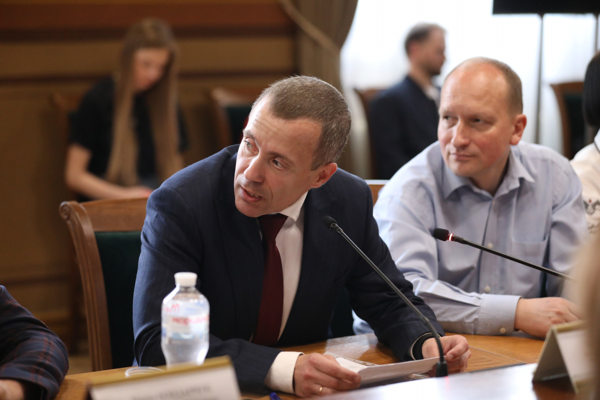 Фото із круглого столу