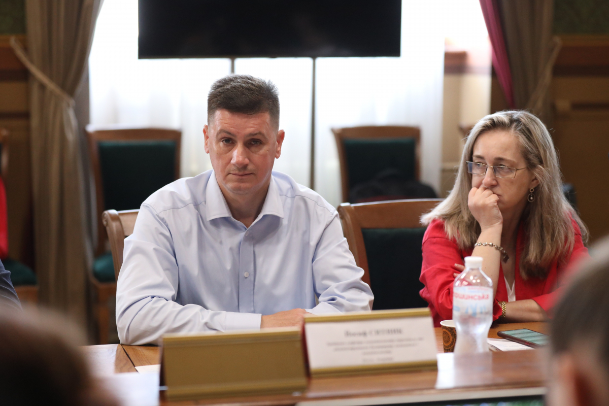 Фото із круглого столу