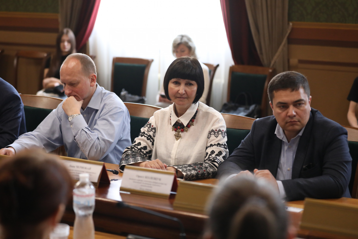 Фото із круглого столу