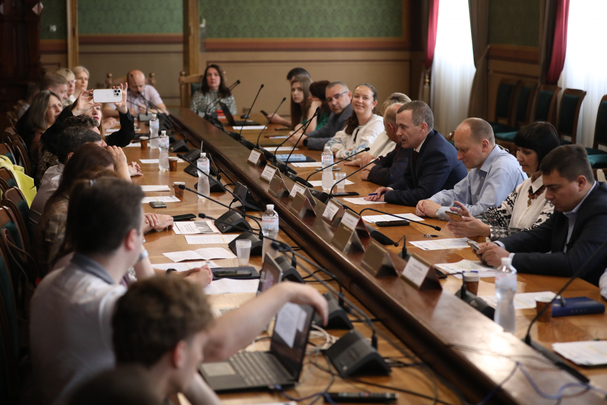 Фото із круглого столу