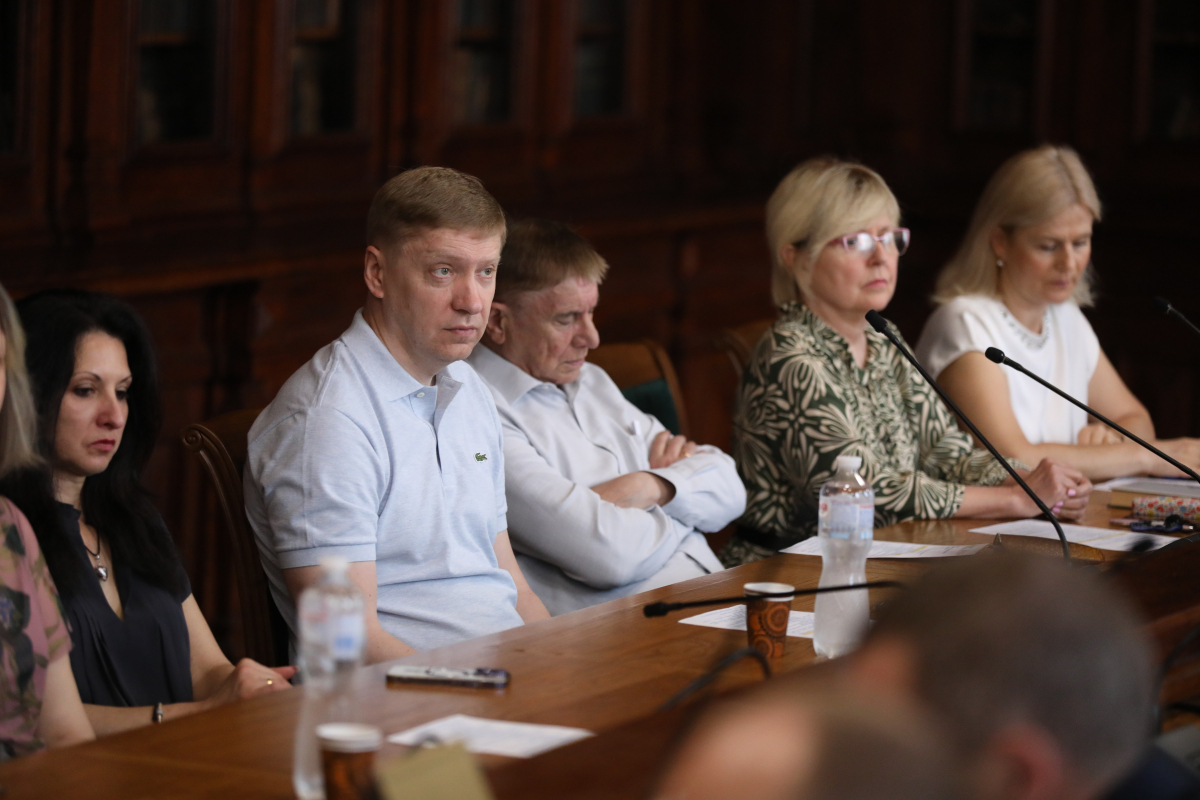 Фото із круглого столу