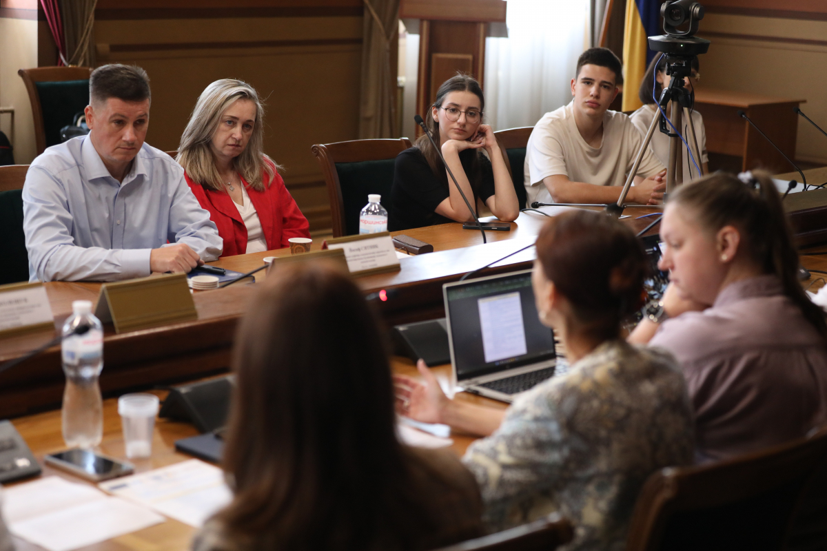 Фото із круглого столу