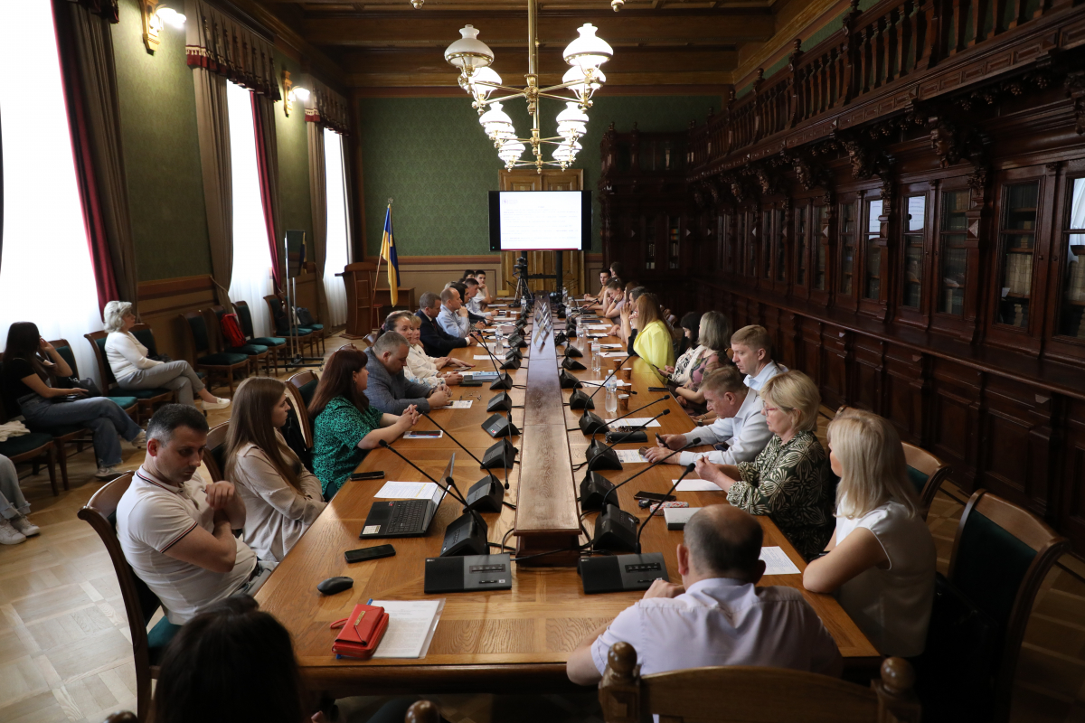 Фото із круглого столу