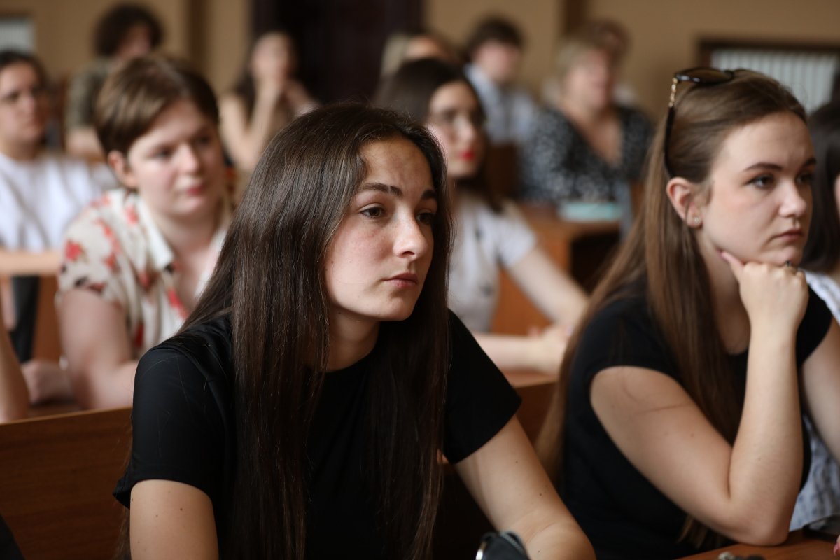 Фото із заходу