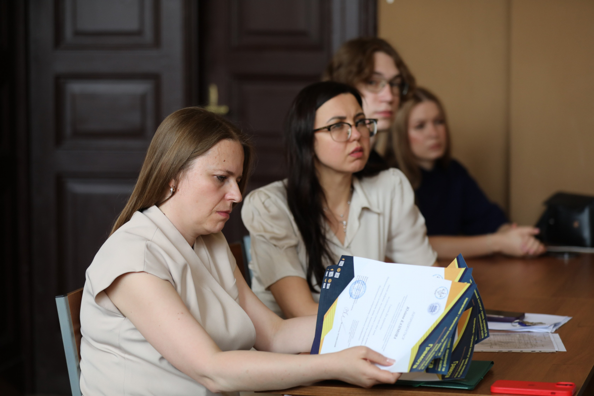 Фото із заходу