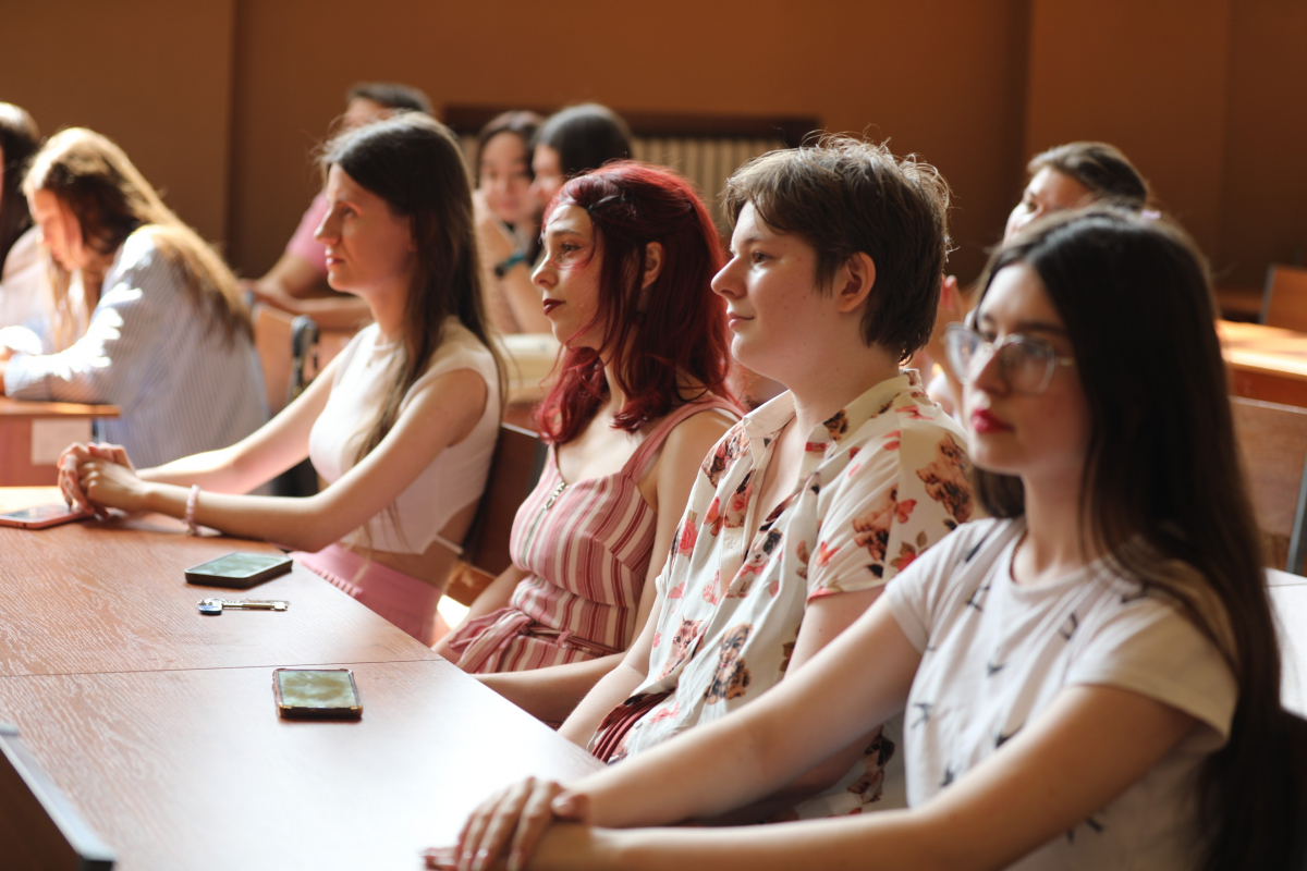 Фото із заходу