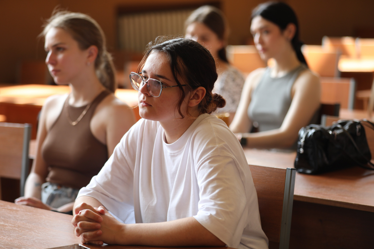 Фото із заходу