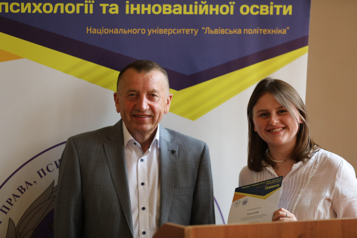 Фото із заходу