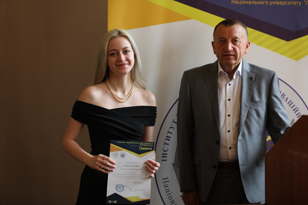 Фото із заходу