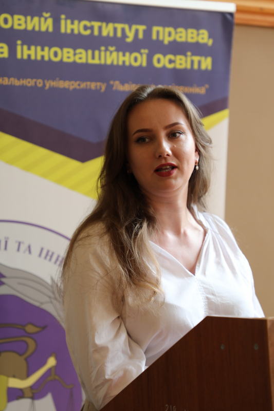 Фото із заходу