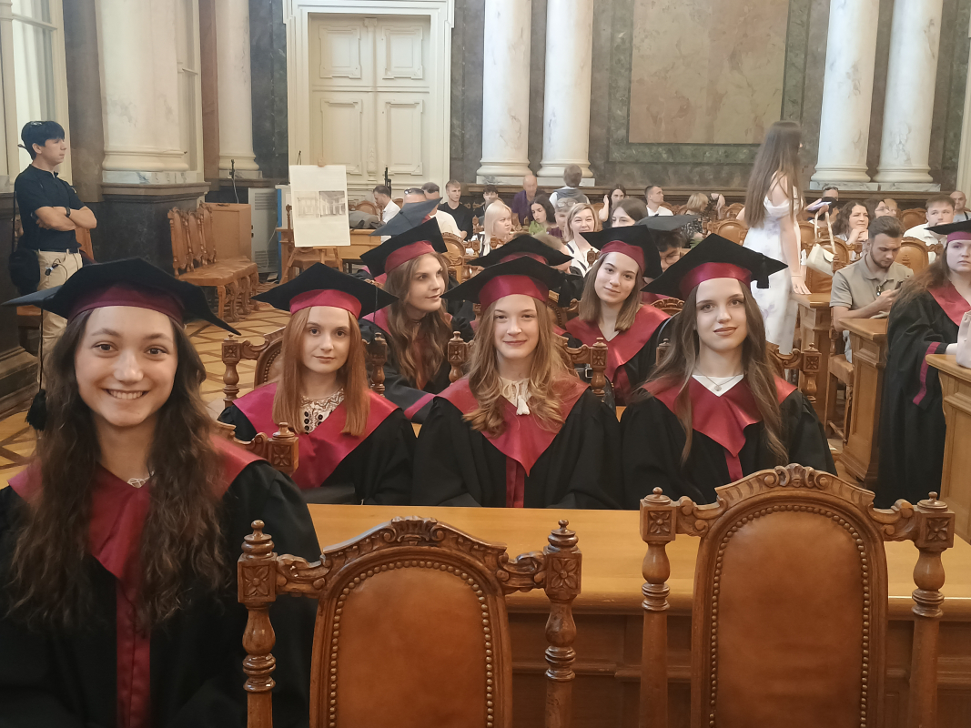 Фото із вручення дипломів