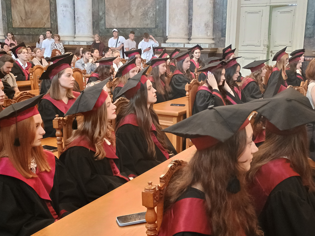 Фото із вручення дипломів