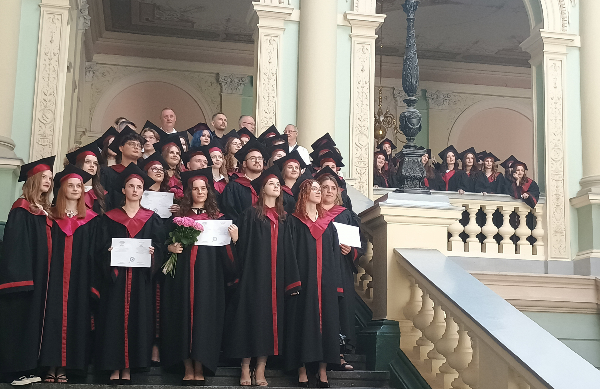 Фото із вручення дипломів