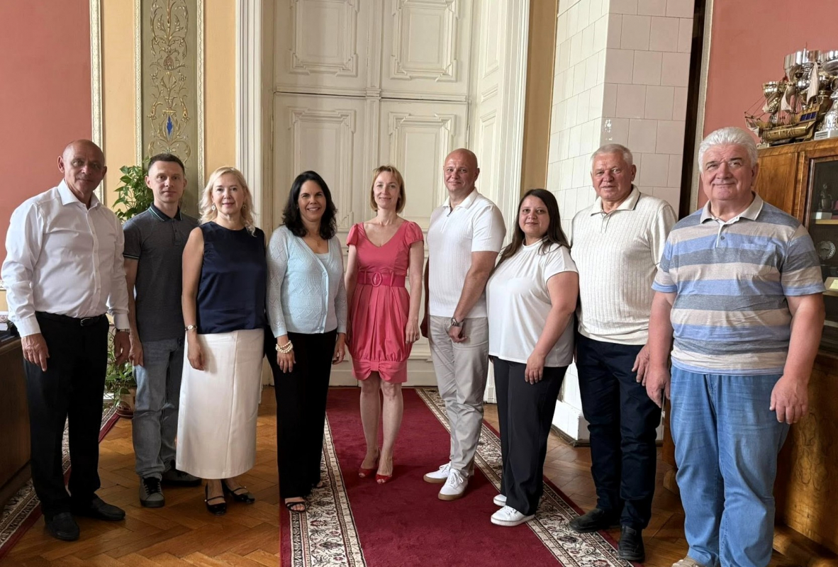 Фото з підписання угоди про співпрацю