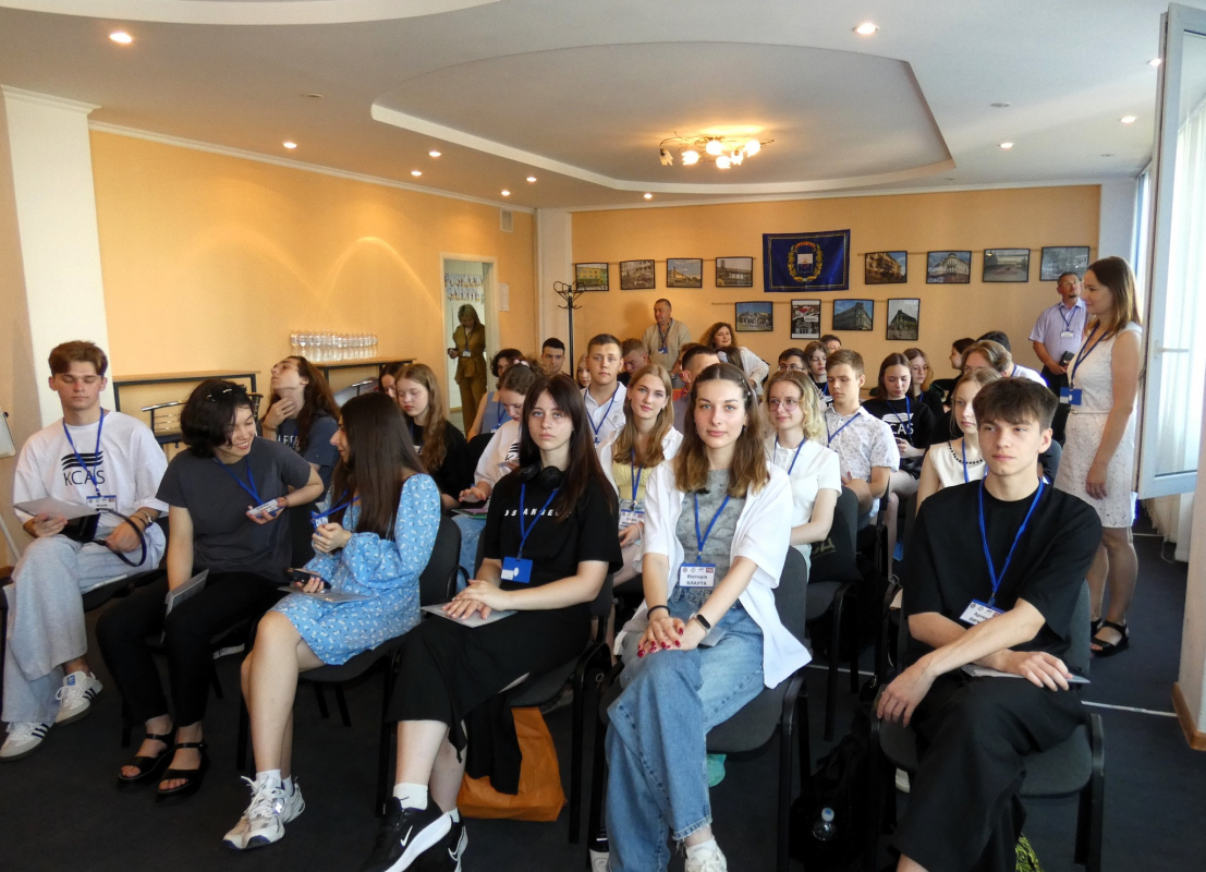 Фото із заходу програми