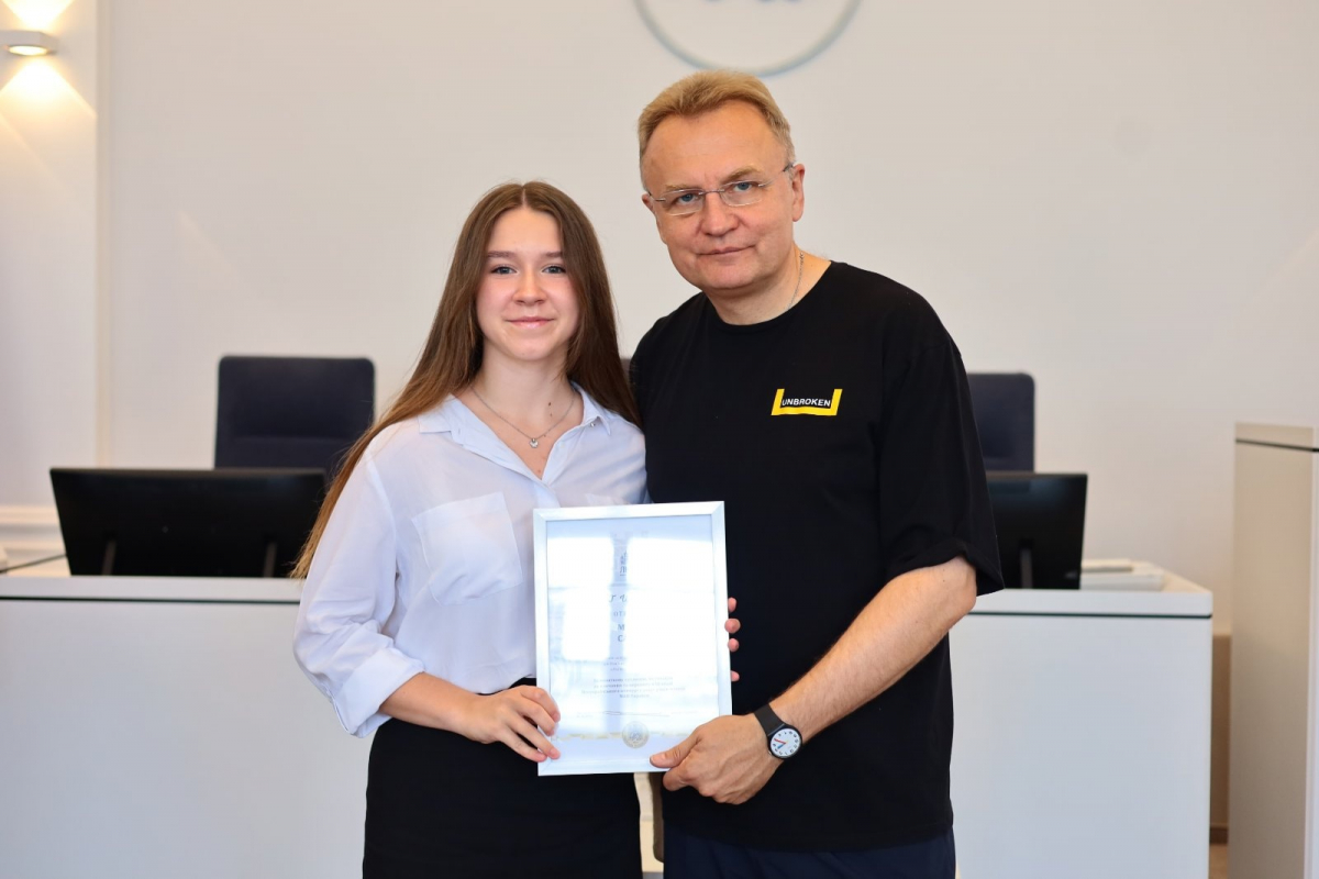 Фото з нагородження переможців