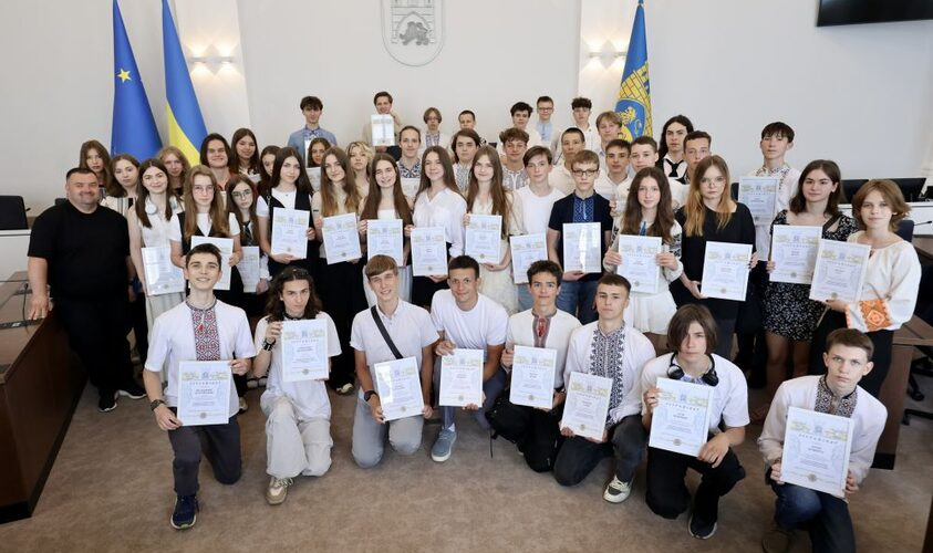 Фото з нагородження переможців