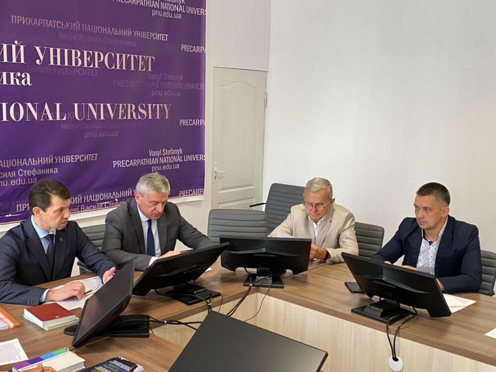 Фото із круглого столу