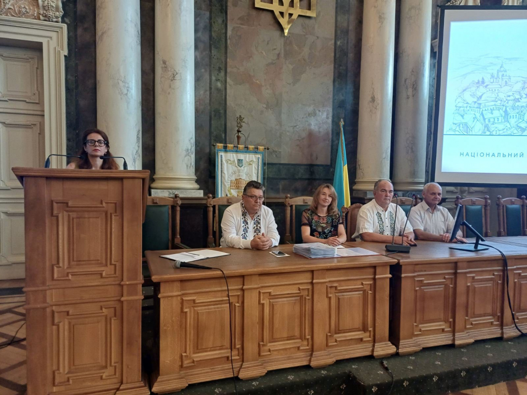 Фото із вручення дипломів