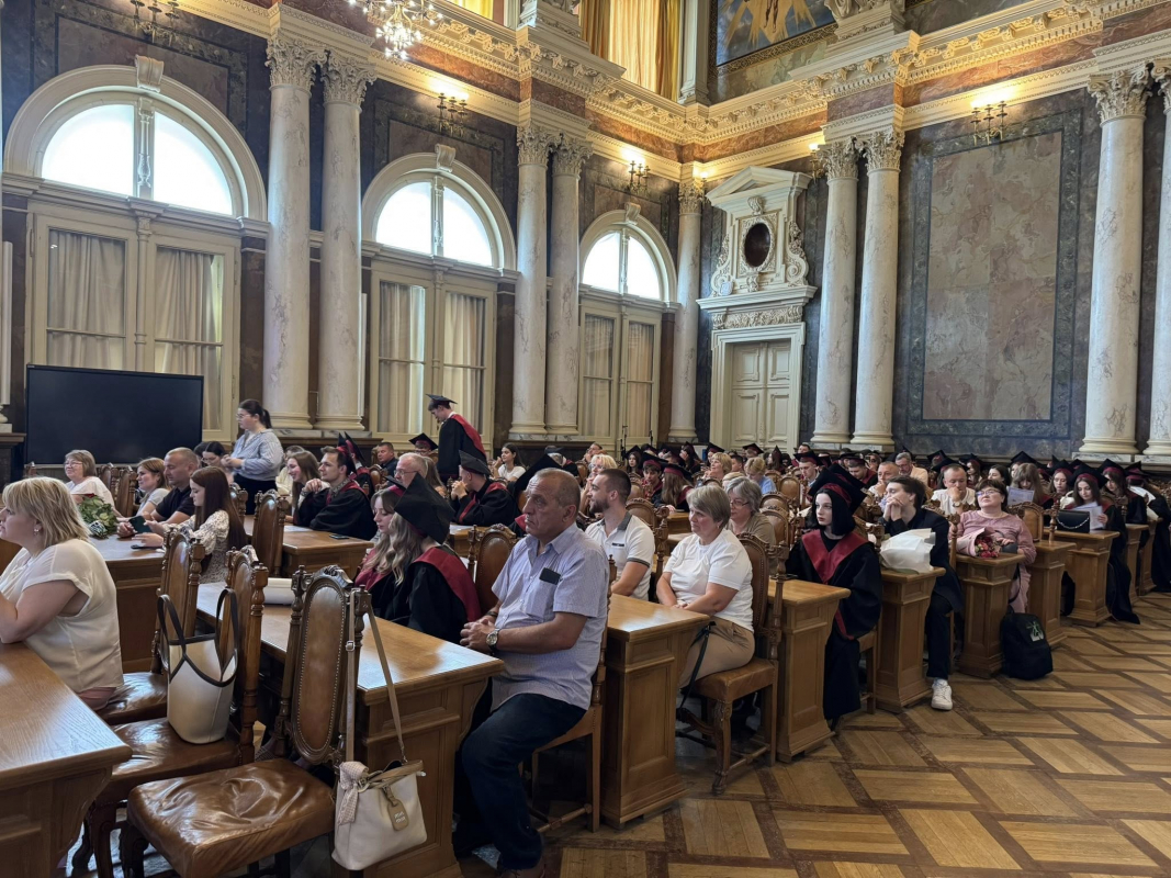 Фото із вручення дипломів