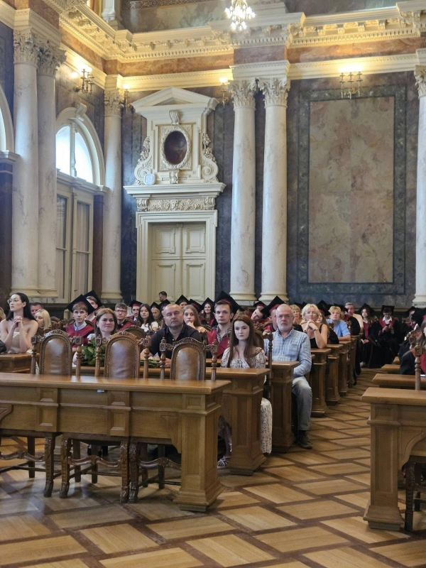 Фото із вручення дипломів