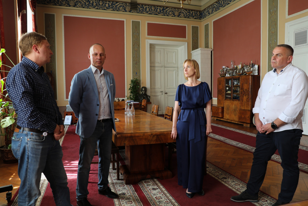 Фото із передавання обладнання