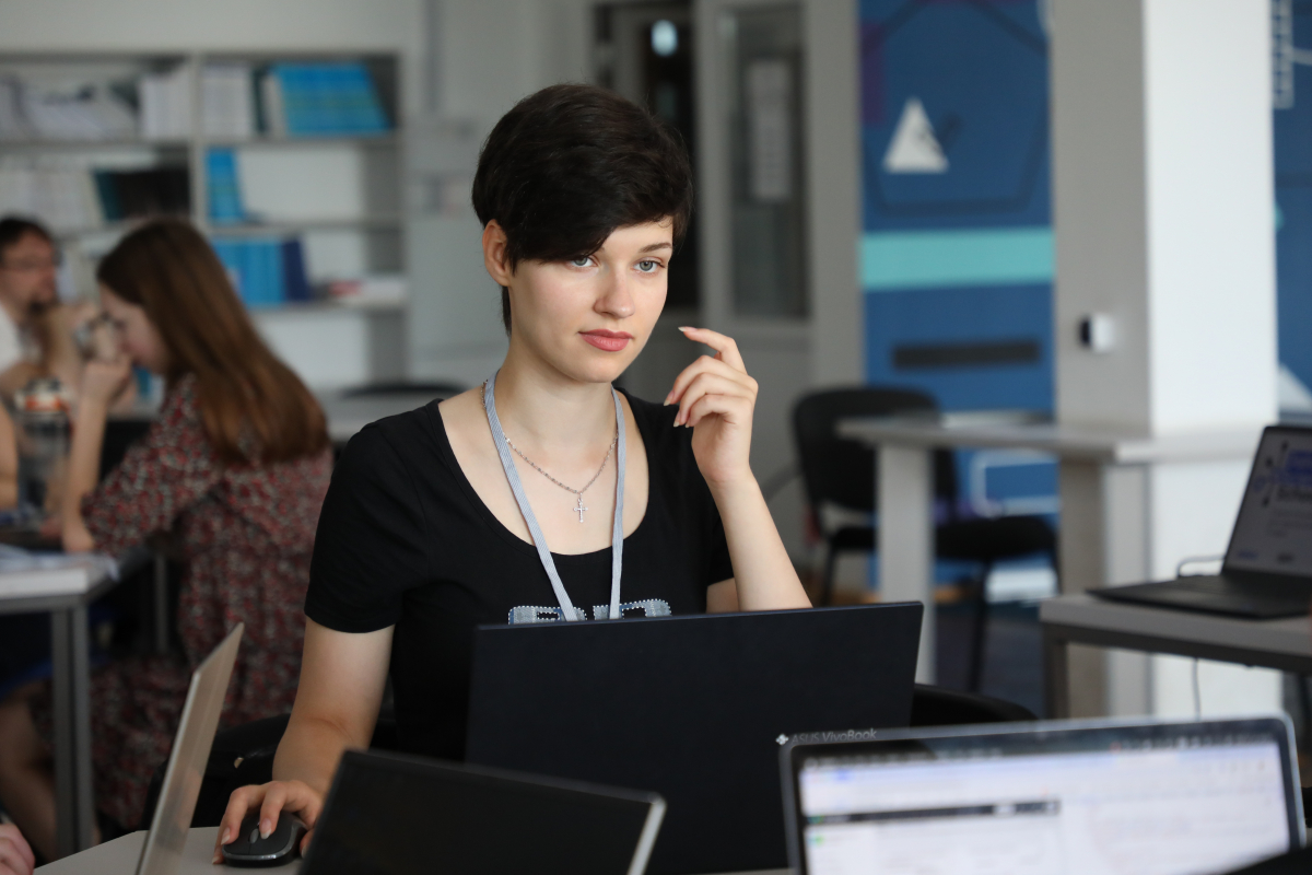 Фото з відкриття школи